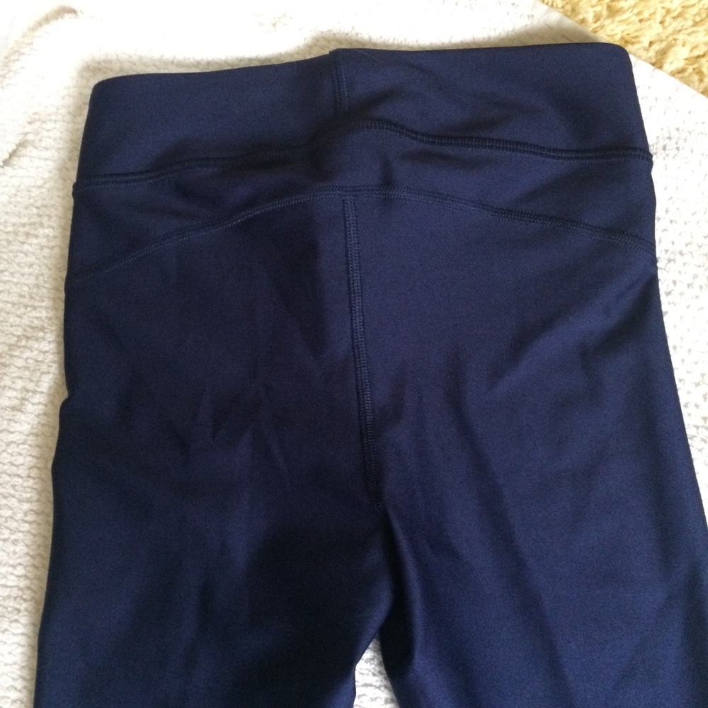 🆕(S) UA Capris Tights - Picture 4 of 8